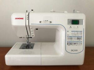 Setting up your machine for free motion stitching – No 1 – Your sewing machine | Deborah Wirsu | Thread Sketching in Action
