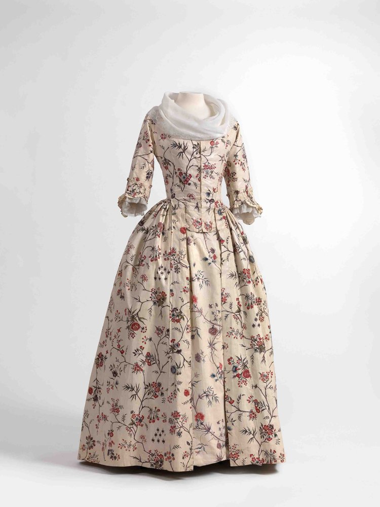Chintz dress (robe_à_l'anglaise)-c.1770-1790 [Public Domain]